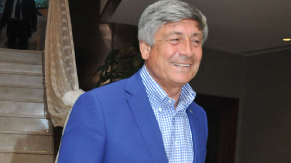 Eski futbolcunun sesini taklit ettiler! Annesini dolandırdılar!