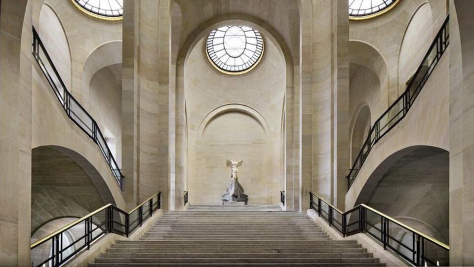 Fransa'da Louvre ve Versay Sarayı boşaltıldı