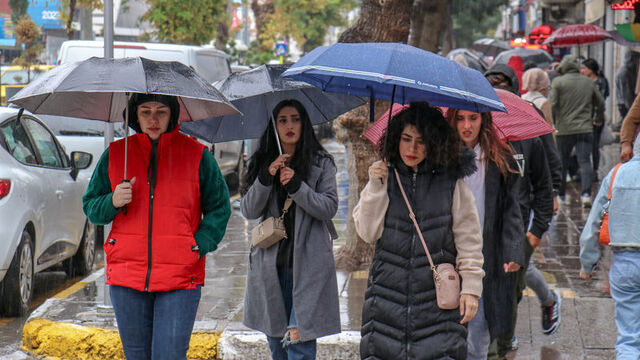 Meteoroloji'den kuvvetli yağış ve toz taşınımı uyarısı! Pazar için dikkat!
