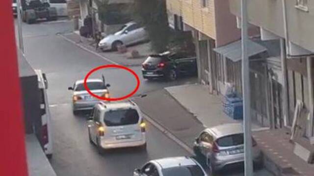 Maganda düğün konvoyunda!