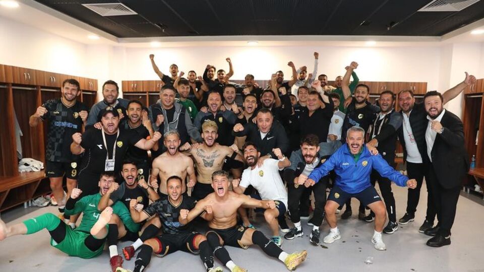 Aliağa Futbol farkı açıyor