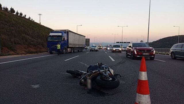 TIR'a çarpan motosikletin sürücüsü öldü