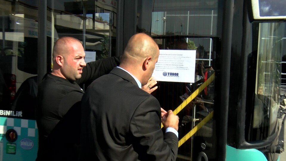 'Ücretsiz yolcu' kararını otobüslere astılar!