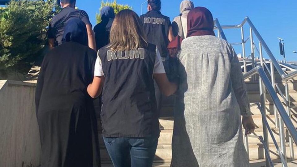 Firari FETÖ üyesi 4 kadın yakalandı