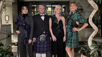 Serkan Keskin de kilt giydi