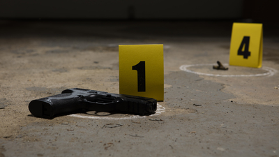 Kavgada araya giren kızını öldürdü!