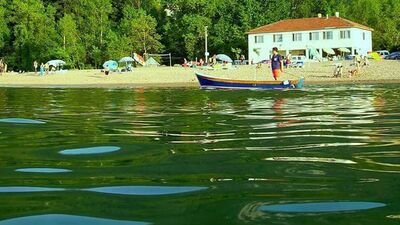 İki ili bir plaj ayırıyor