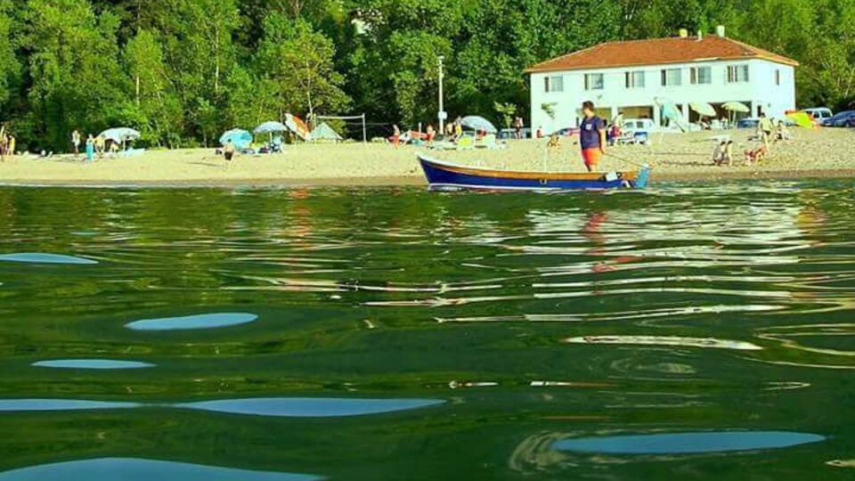 İki ili bir plaj ayırıyor