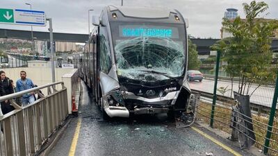 Kadıköy'de metrobüs kazası! Ekipler sevk edildi