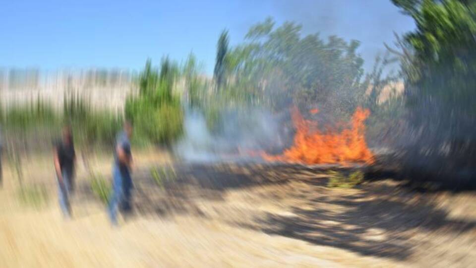Anız yaktığı tarlada ölü bulundu