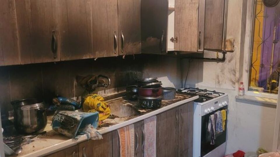 Eşiyle tartıştı, mutfağı ateşe verdi