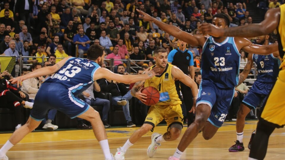 Türk Telekom, Yunanistan'da kayıp