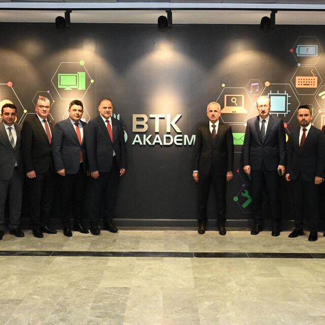  Bakan Uraloğlu BTK Akademi'yi ziyaret etti