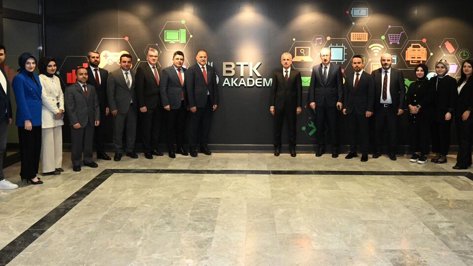 Bakan Uraloğlu BTK Akademi'yi ziyaret etti