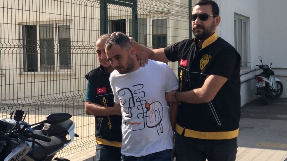 Sevgilisini boğmaya çalıştı! 3 kişiyi vurdu! Yardım edeni öldürdü!