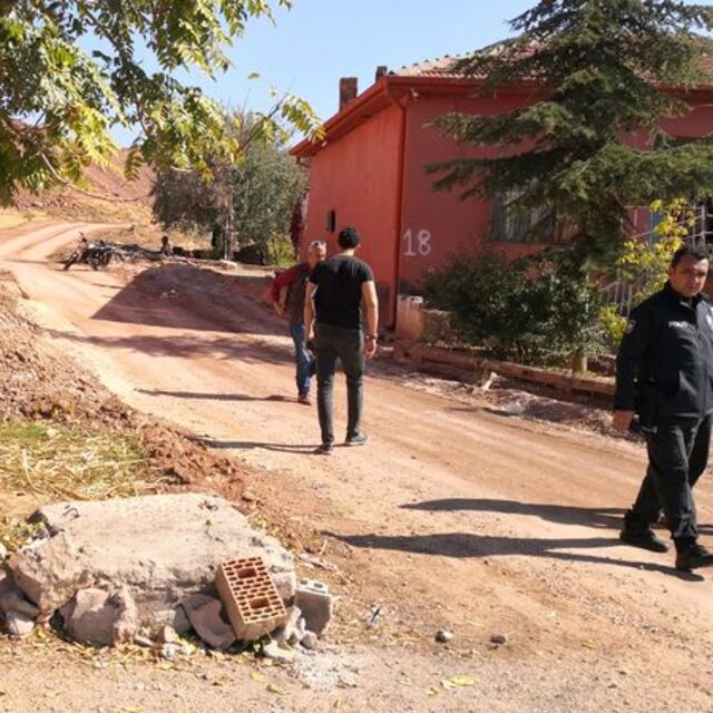 Havaya ateş etti, uyaran komşusunu vurdu