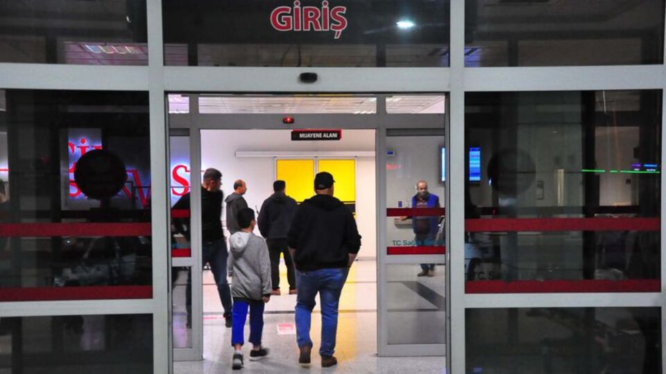 Öğle yemeği zehirledi! 454 işçi hastanelik oldu!