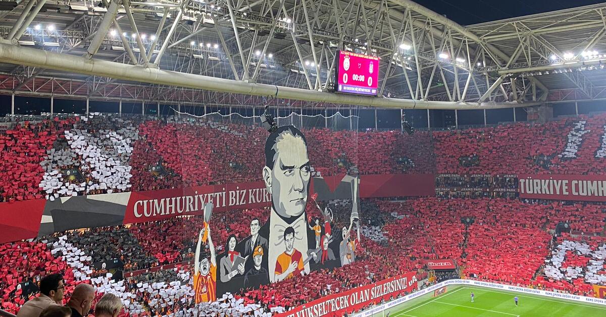 Derbide Cumhuriyet Coşkusu! Galatasaray'dan Cumhuriyet'in 100. Yılı ...