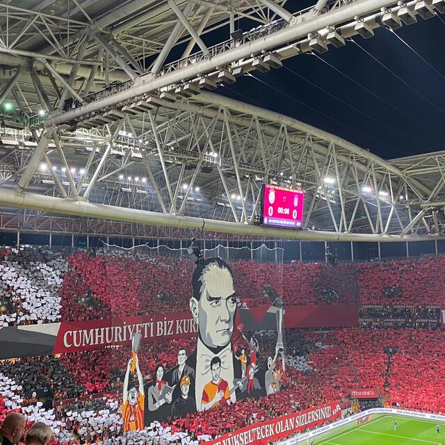  100. yıl için çok özel koreografi