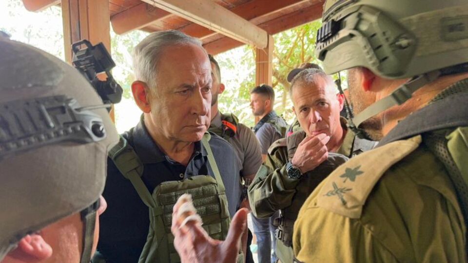 Netanyahu askerlerle bir araya geldi