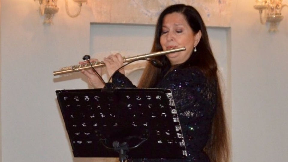 Depremzedeler yararına konser verdi