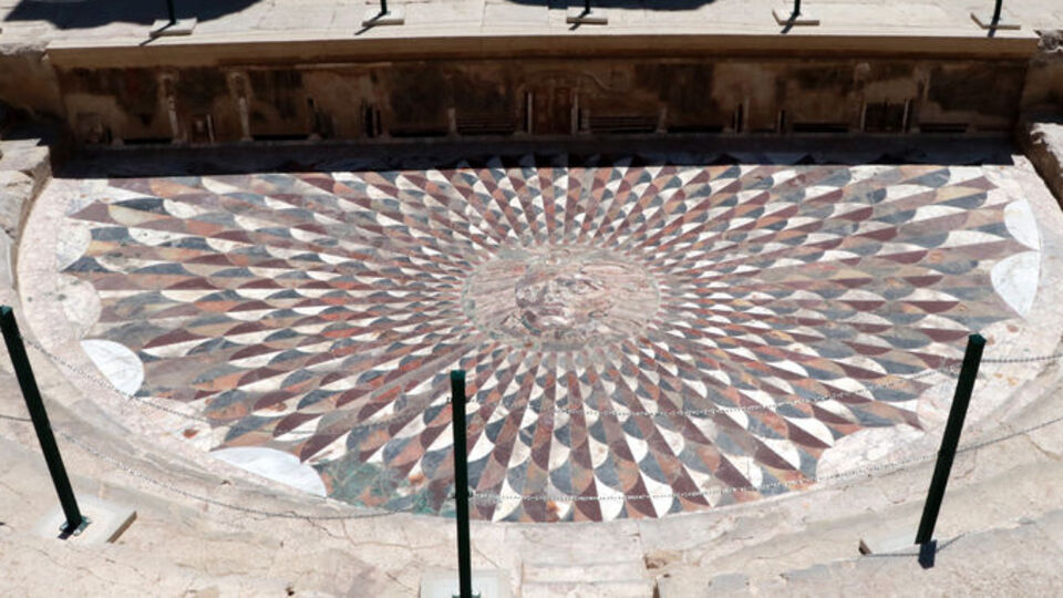 Medusa mozaiğinin üzeri kapatılacak