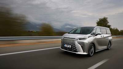 Japon 'vip' minivan satışa sunuldu