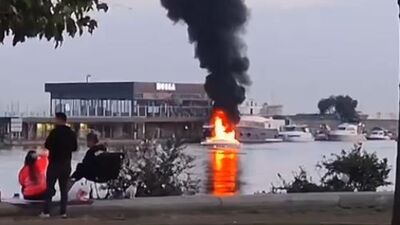 Ataköy'de yat alevlere teslim oldu