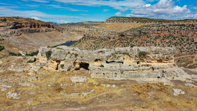 Eğil'deki antik tüneller turizme kazandırıldı