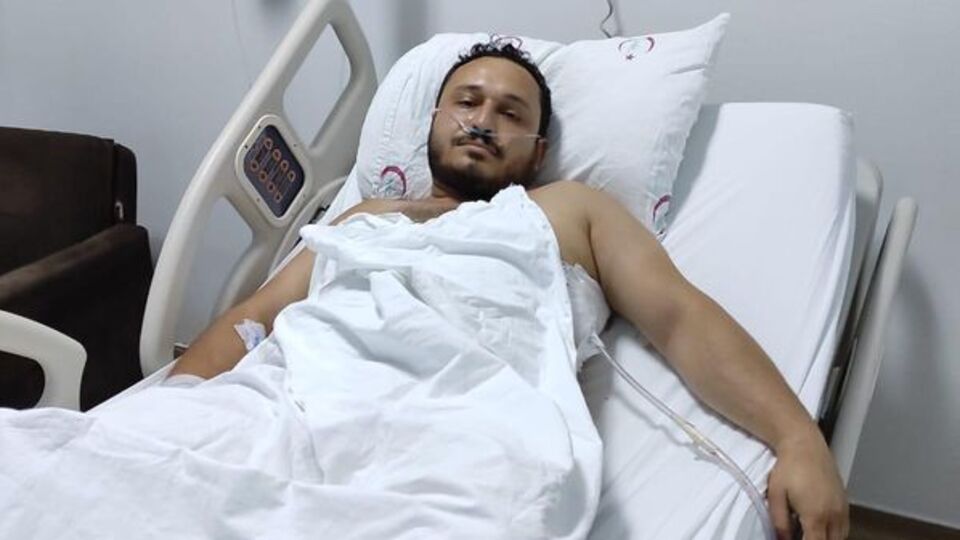 Kadına şiddeti önlemek isterken bıçaklandı!