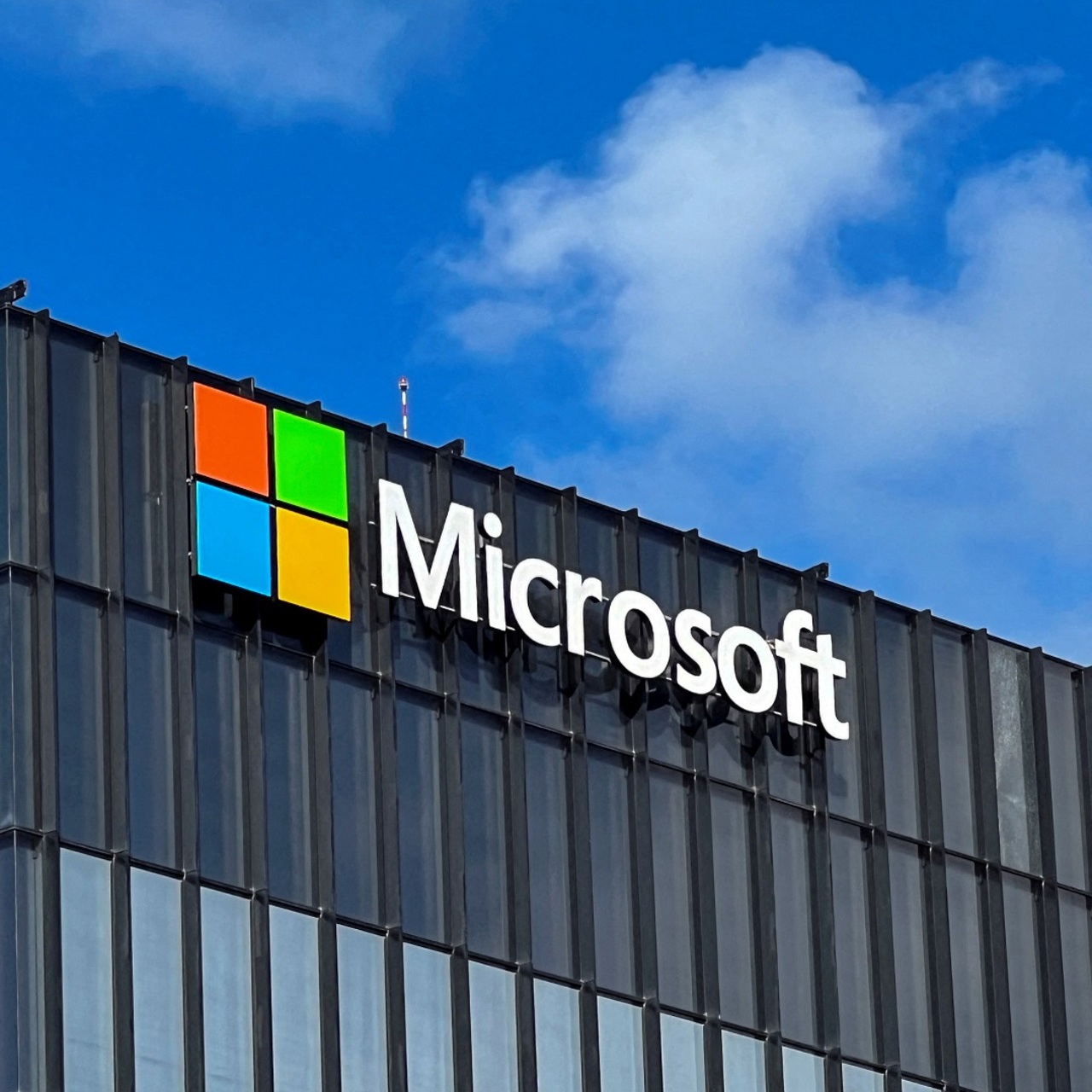 Microsoft ve Alphabet'in gelirlerinde artış