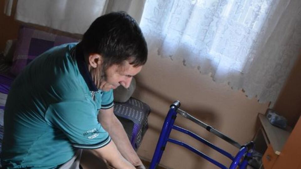 Ayağına batan camı önemsemedi, bacağını kaybetti