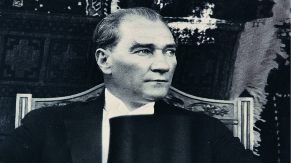 Asırlık Cumhuriyetimizin köşe taşları... Dr. Naim Babüroğlu anlattı... "Atatürk'ün mucizesidir Cumhuriyet"