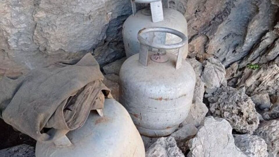 Hakkari'de teröristlere ait çeşitli malzemeler ele geçirildi