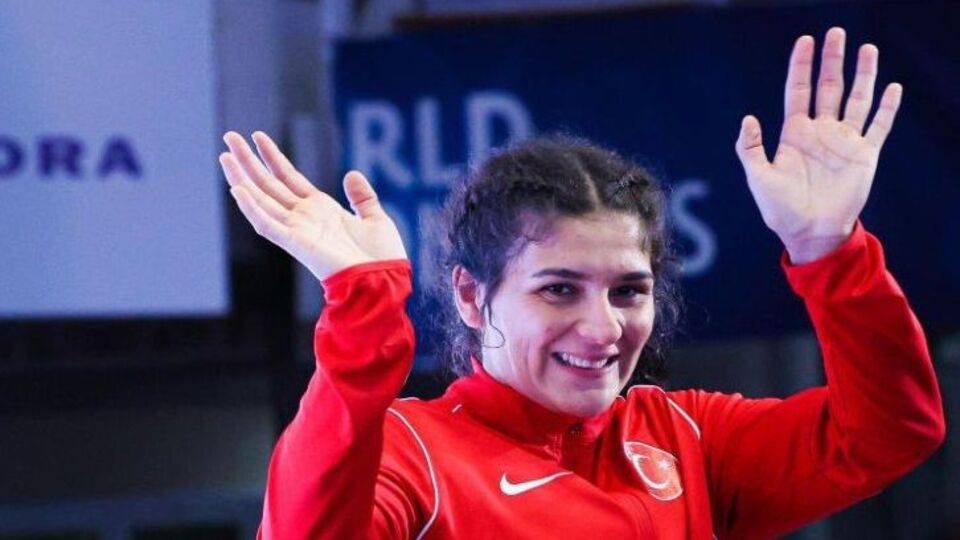 Nesrin Baş'tan tarihi madalya