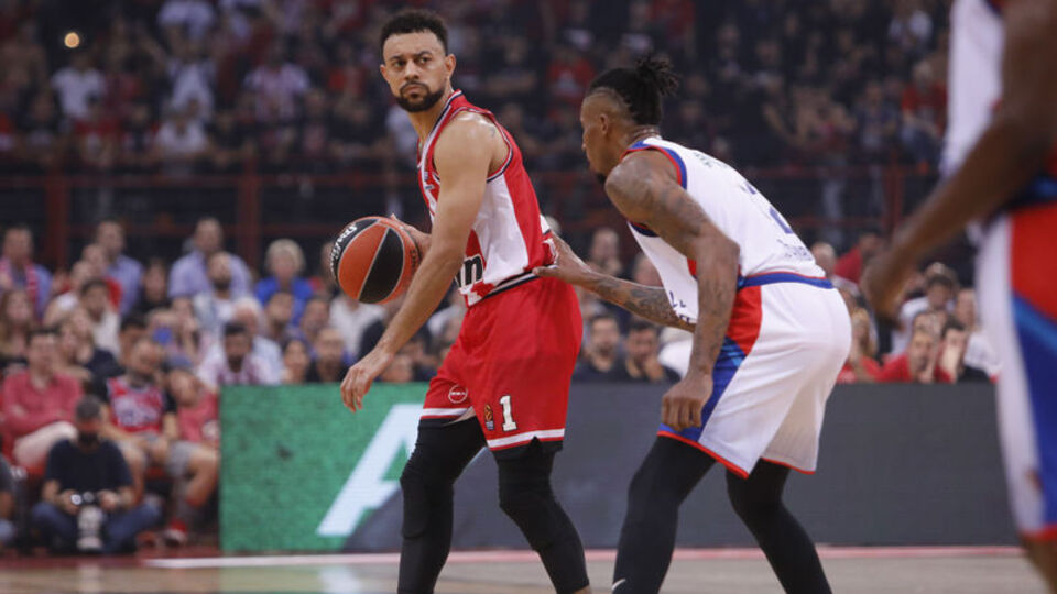 Anadolu Efes, Atina'da dağıldı