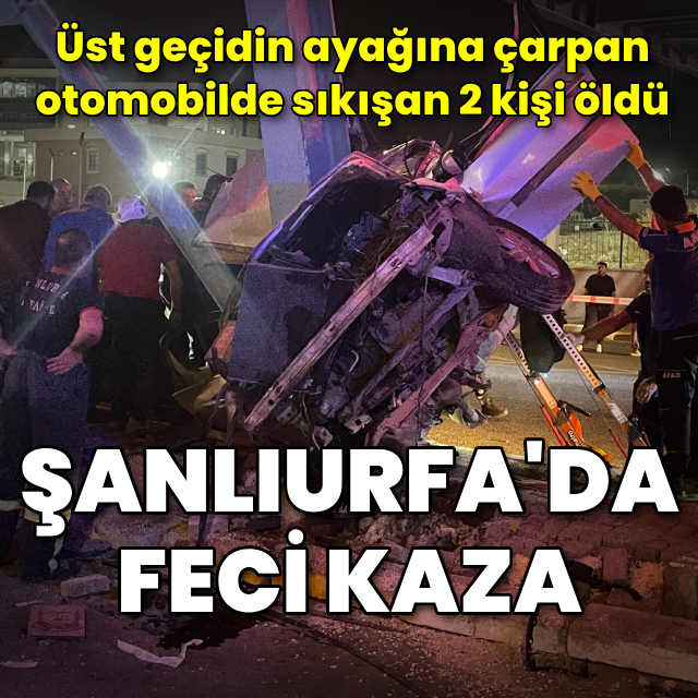 Otomobil üst geçidin ayağına çarptı: 2 ölü