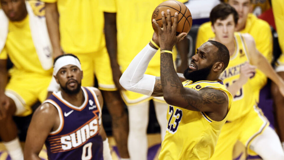 Lakers ikinci maçında yıldızlarıyla kazandı