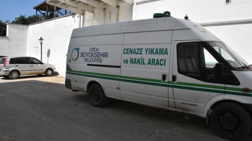 Halı tutuşunca 102 yaşındaki adam öldü!