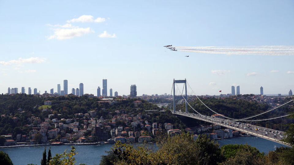 100 gemi Boğaz'dan geçecek! 20 savaş uçağı göklerde uçacak! 101 pare top atılacak! MSB, İstanbulluları Boğaz'a davet etti!