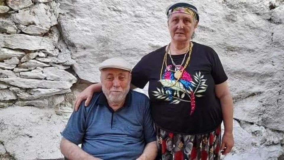 Bir gün arayla hayata veda ettiler