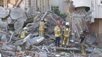 Güngören'de bina çöktü! 2 bina hasar gördü