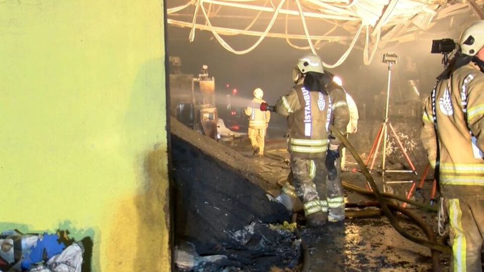 Silivri'de geri dönüşüm tesisinde yangın