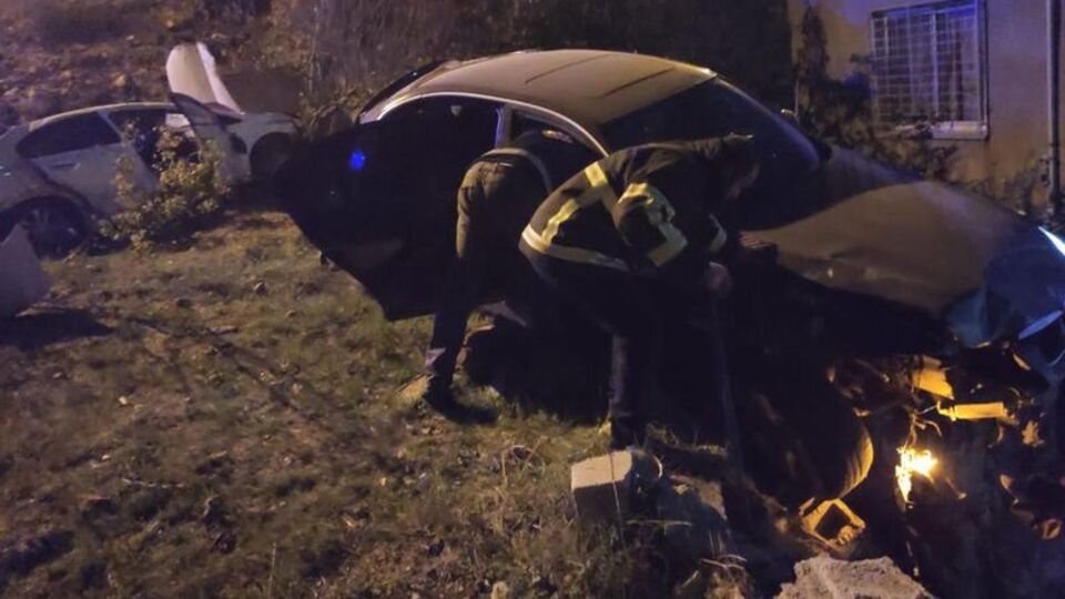 Hatay'da iki otomobil şarampole devrildi: 6 yaralı