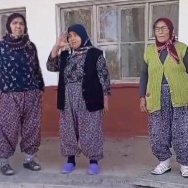 Çocukken ezberledikleri şiirlerle Cumhuriyet'i kutladılar