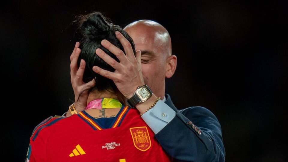 Tacizci başkana 3 yıl men cezası!