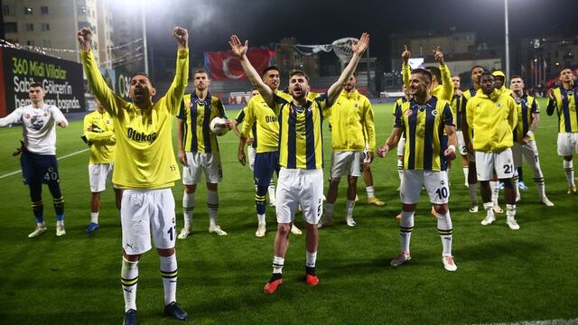 Fenerbahçe hem tutuyor hem atıyor