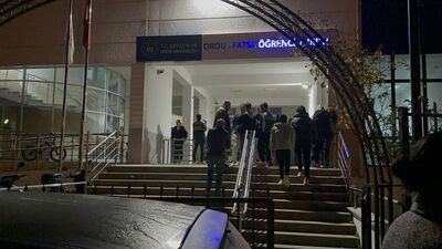 Bir asansör vakası daha! Öğrenciler hastaneye kaldırıldı