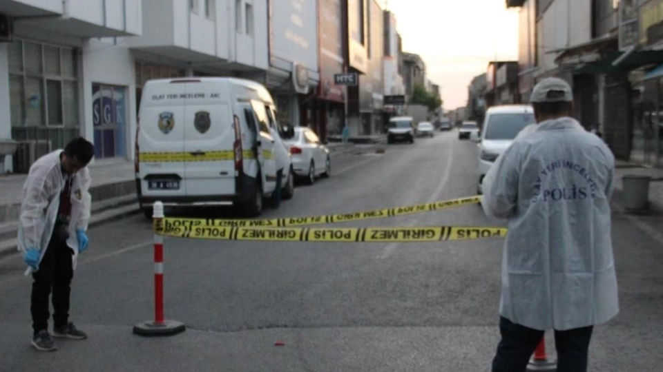 Açılan ateşle 3 polis ve 1 bekçi yaralandı!