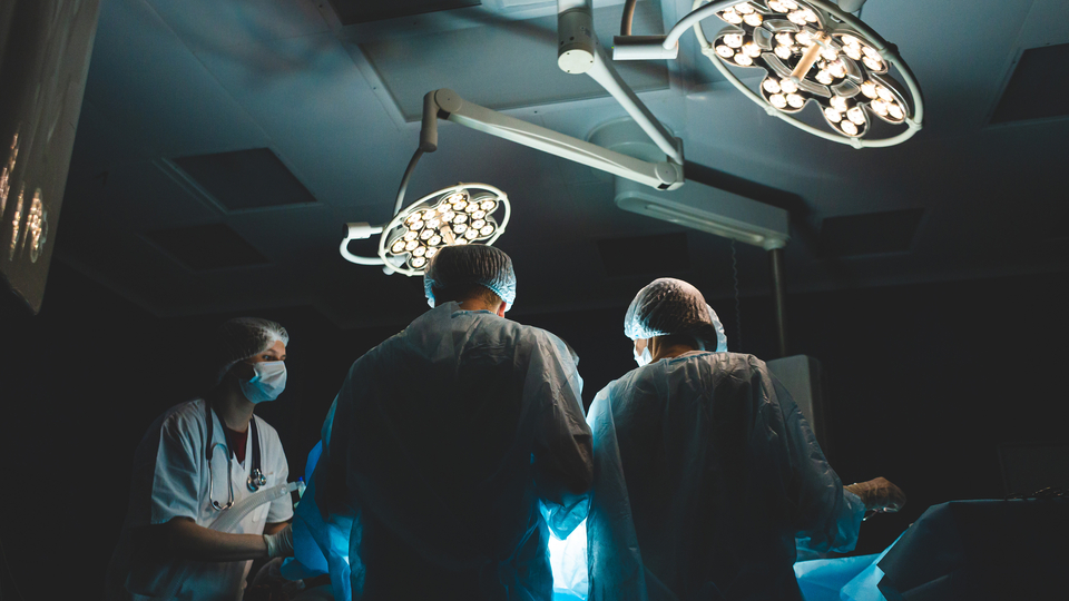 Annesinin ölümüne neden olan hastalığın çaresiyle literatüre girdi